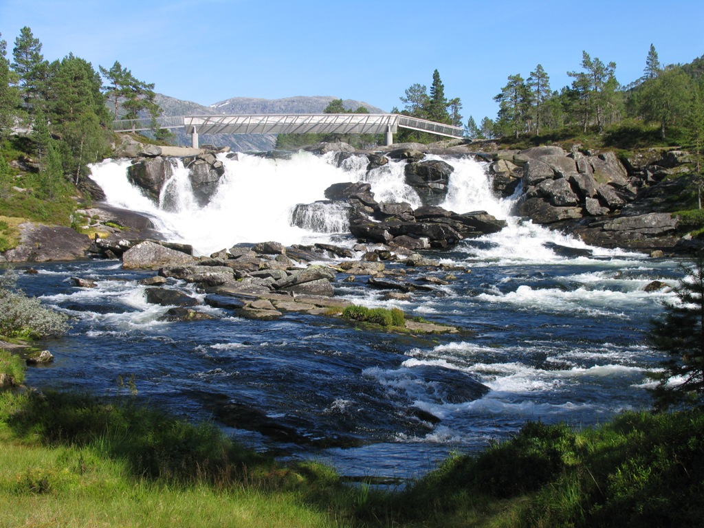 Brua over fossen